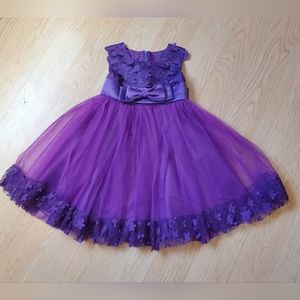 Girls Size 4 Purple Formal Sleeveless Dress.